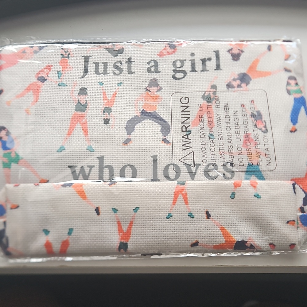 NWT Zumba Dance Print Make UP Bag JUST A GIRL WHO LOVES ZUMBA - Picture 2 of 3